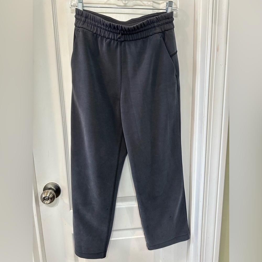 Lululemon Softstreme High-Rise Straight-Leg Cropped Pants in Charcoal Grey